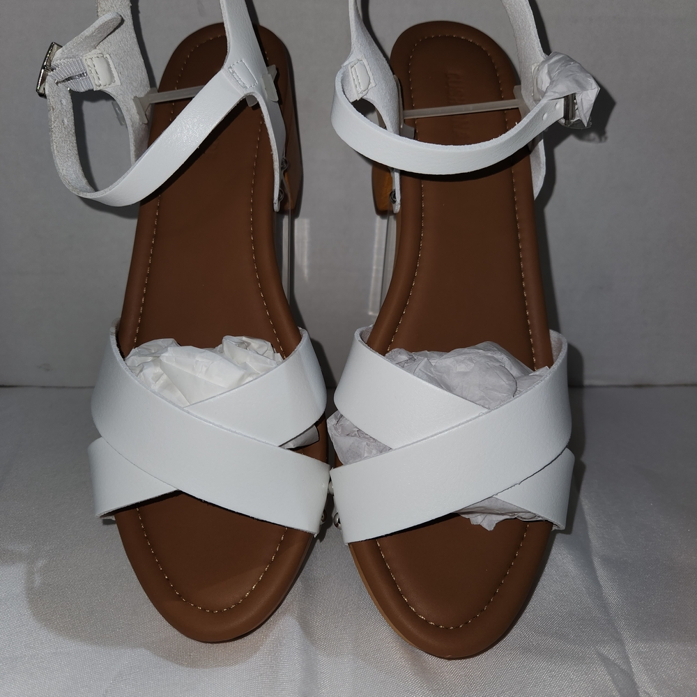Brown Sandals with Criss-Cross Straps and Buckle Closure